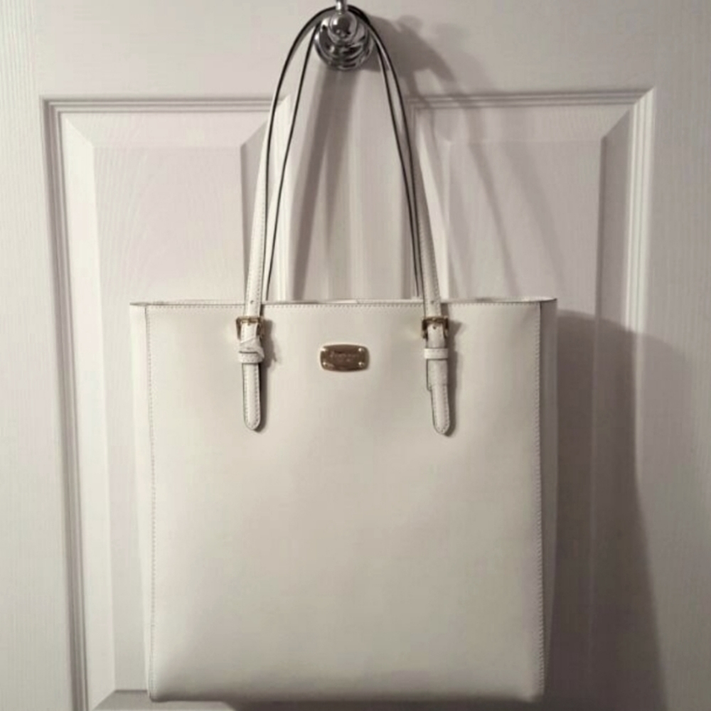 White Michael Kors jet set tote